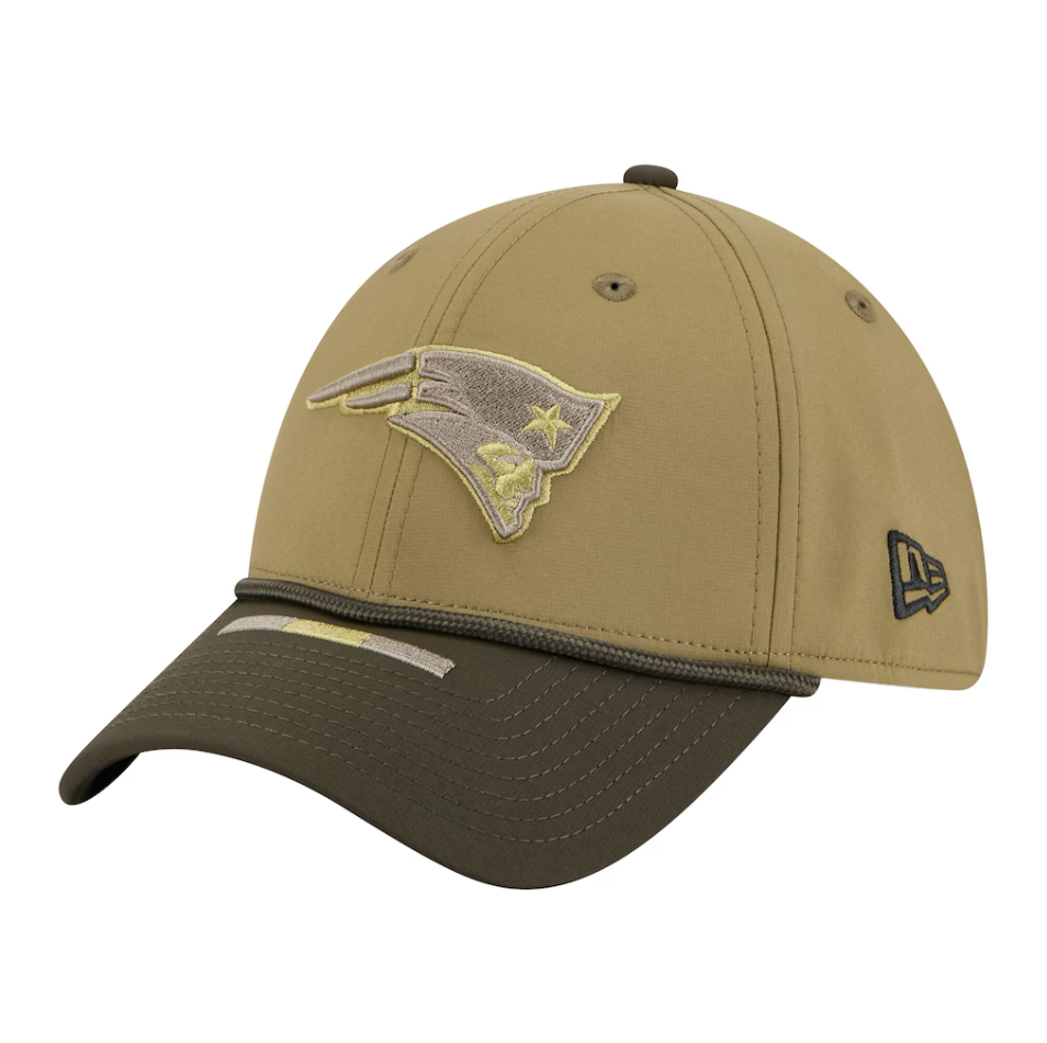 New England Patriots New Era 2025 Salute To Service 39THIRTY Cap