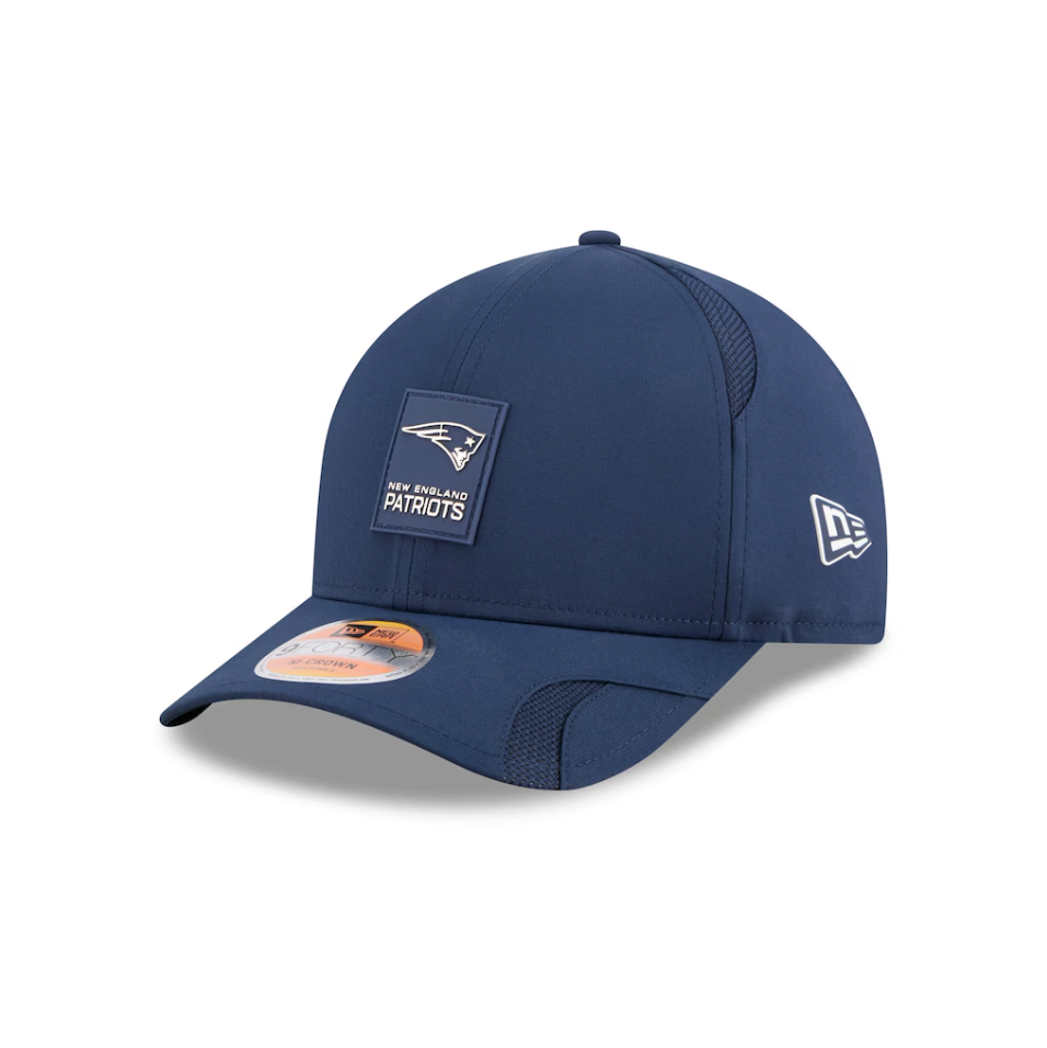 New England Patriots New Era 2025 Sideline 9FORTY M Crown Cap