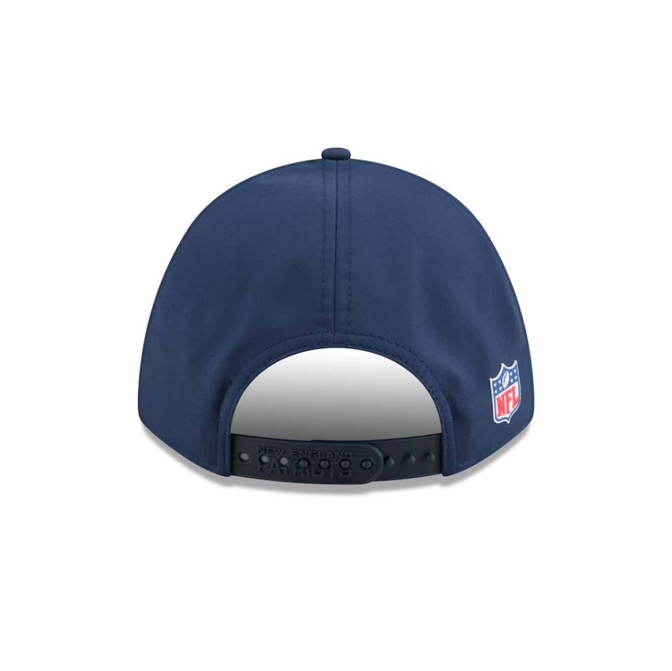 New England Patriots New Era 2025 Sideline 9FORTY M Crown Cap